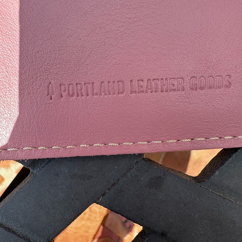 Adorable pink Portland, leather goods, Crossbody tote. Great for any season. - Picture 4 of 11